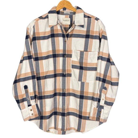 Abercrombie & Fitch Oversized Plaid Button-Up Shirt in Neutral Beige and Navy - Picture 4 of 8